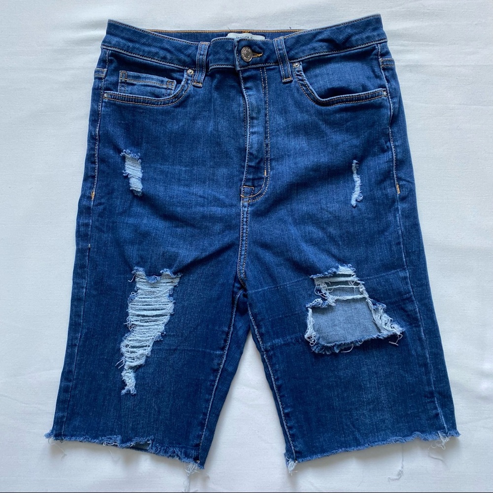 🩷Forever 21 Distressed Long Biker Jeans Shorts
